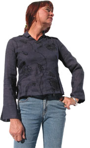 Oberteil_Leinen_blau_bestickt_freigest