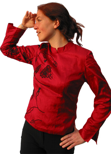 Oberteil_Seide_bestickt_rot_freigest_komp