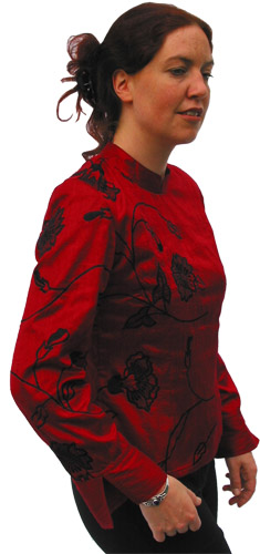 Oberteil_Seide_bestickt_rot_r_seite_freigest_komp