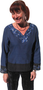 SD_Oberteil_blau_bestickt_freigest