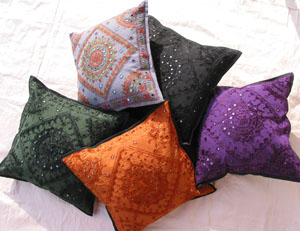 5xKissen_Stoff_Spiegel_bestickt