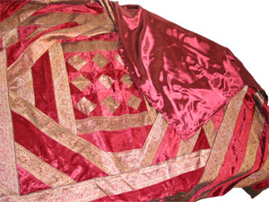 Tagesdecke_rot_Samt_Brokat_freigest