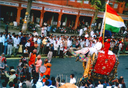 Indien_Jaipur_Parade_Elefant_bearb_komp